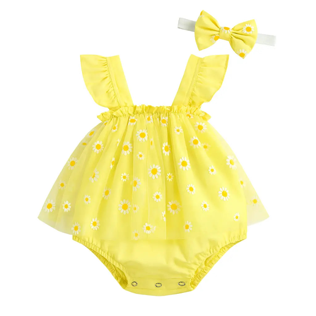 Body amarelo para bebê menina com saia de tule estampada de margaridas e faixa de cabelo combinando.