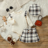 Conjunto bebê menina com body creme manga longa e saia xadrez com botões frontais - vista de frente