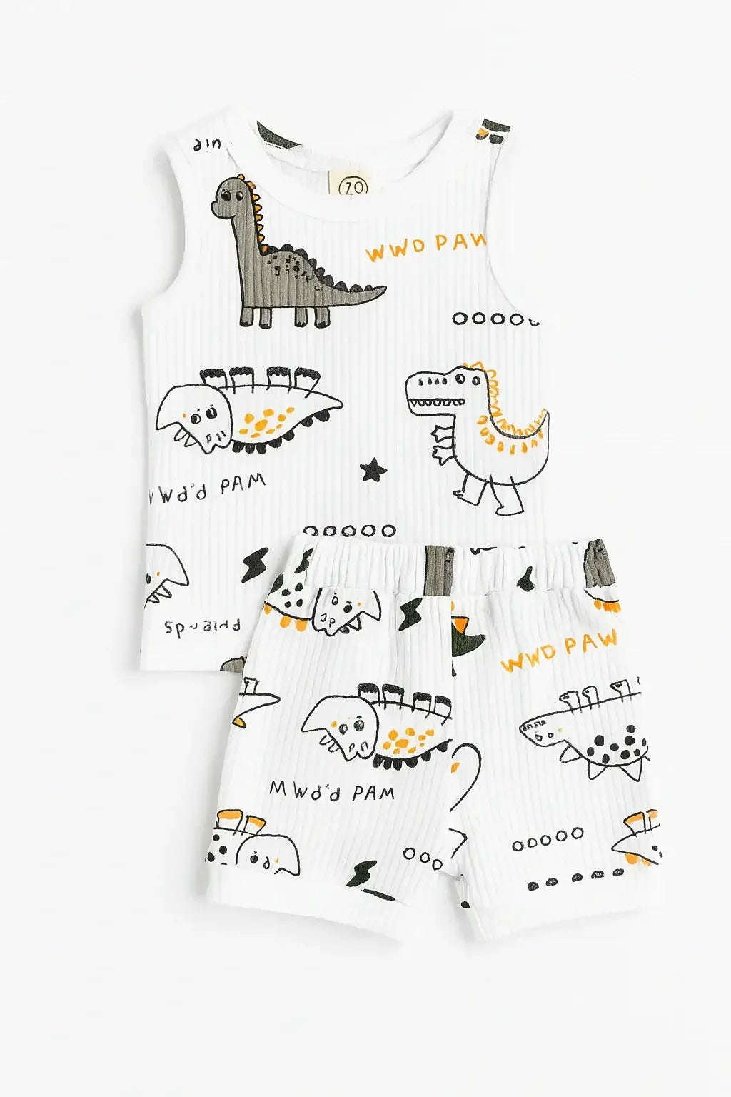 Conjunto infantil masculino branco com estampa de dinossauros, regata e short de algodão, fundo branco