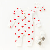 macacao-bebe-menina-algodao-branco-coracoes-vermelhos-frente-com-laco-e-sapatinhos