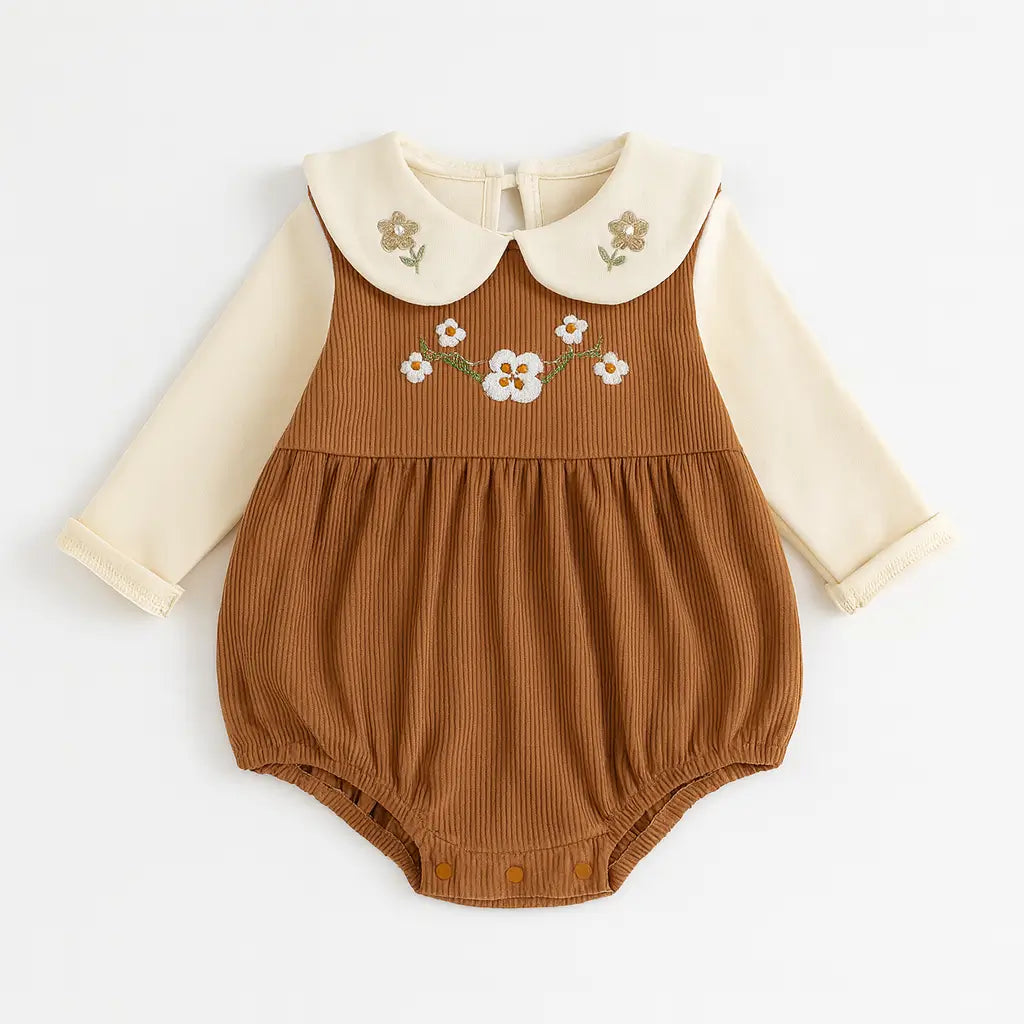 Romper bebê menina marrom com gola bordada e mangas compridas creme