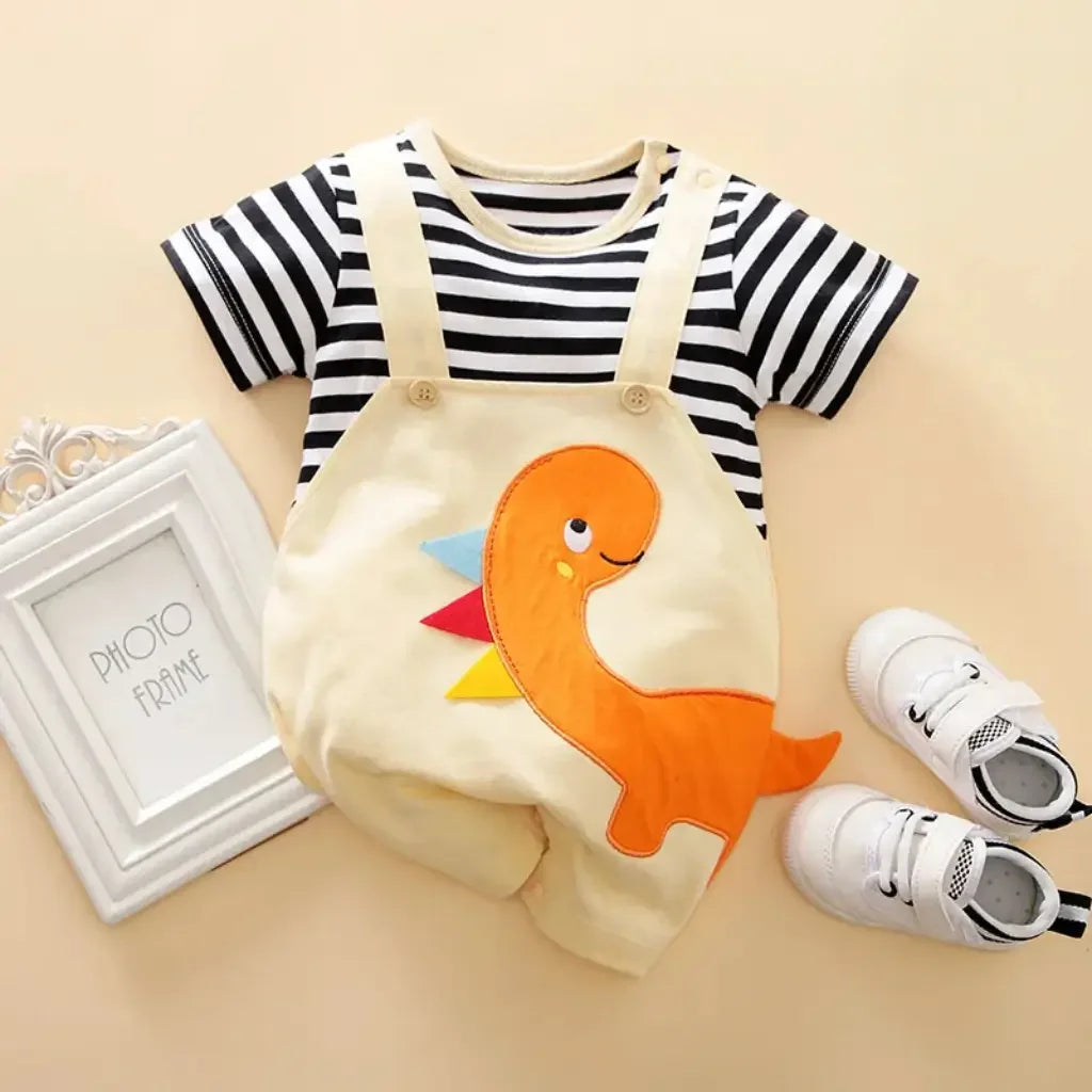 Macacão Dino Aventureiro para bebê menino com camiseta listrada e estampa divertida de dinossauro em algodão confortável.