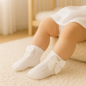 meias-brancas-com-laco-grande-para-bebe-menina-algodao-macias-confortaveis