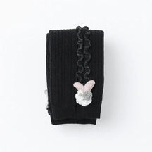 Meia-calça infantil canelada preta com babado lateral e aplique de coelhinho