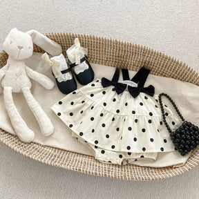 roupa de bebê menina elegante com estampa de bolinhas pretas